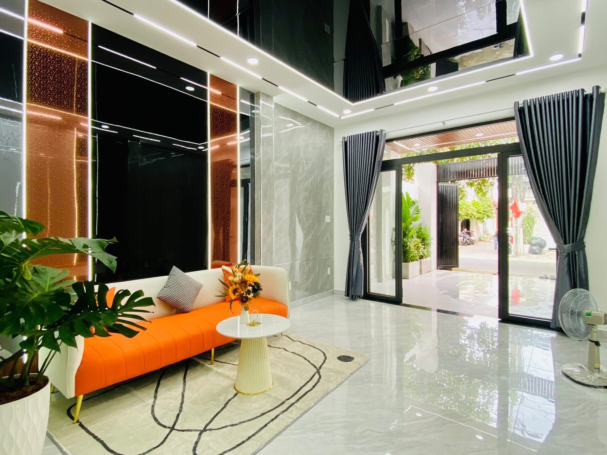 *** Nhà mặt tiền 70m2 5pn đường Nguyễn Phúc Chu P15 TB 1 *** Nhà mặt tiền 70m2 5pn đường Nguyễn Phúc Chu P15 TB
