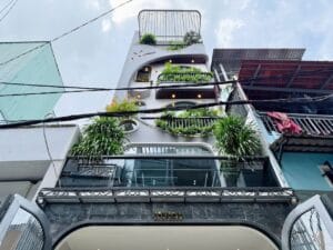 Cần bán nhà Q.4 hẻm xe hơi giá tốt